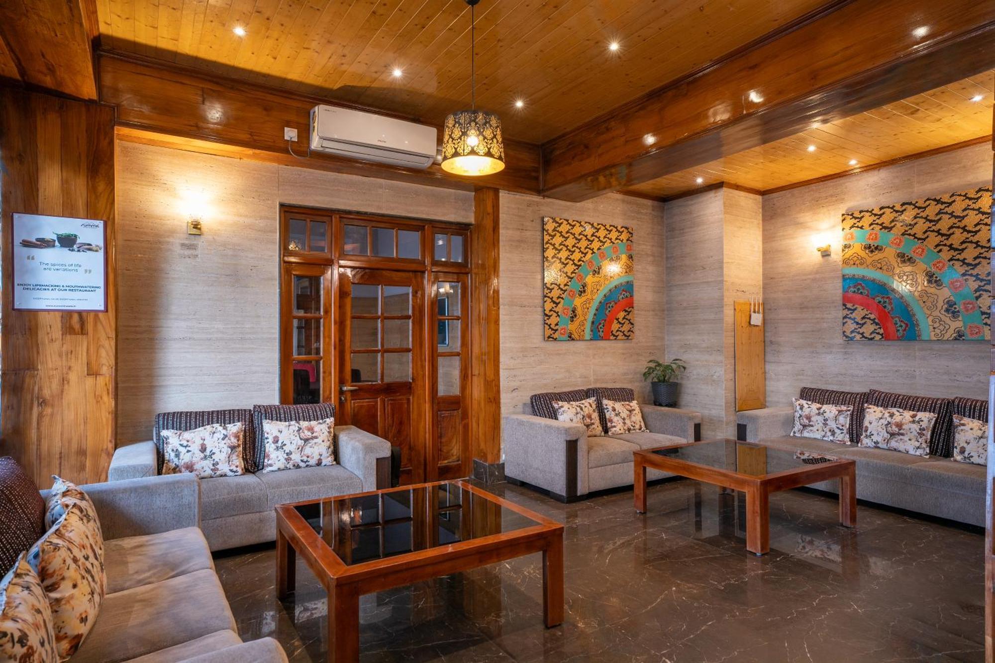 גנגטוק Summit Alpine Abode Hotel 5 Mins From Mg Marg מראה חיצוני תמונה